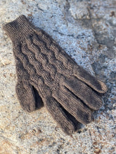 Load image into Gallery viewer, Qiviut Gloves (Made to order)