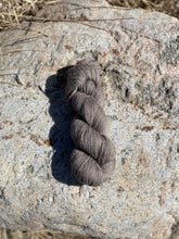 Load image into Gallery viewer, Niviuk Blend Yarn (Akutuq/Natural): 2 oz
