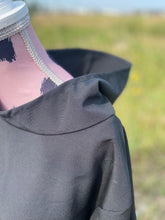 Load image into Gallery viewer, Black Silapaaq (Summer Pullover)
