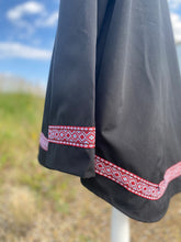 Load image into Gallery viewer, Black Silapaaq (Summer Pullover)

