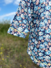 Load image into Gallery viewer, Floral Collar Silapaaq (Summer Parka)
