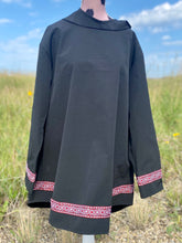 Load image into Gallery viewer, Black Silapaaq (Summer Pullover)
