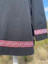 Load image into Gallery viewer, Black Silapaaq (Summer Pullover)
